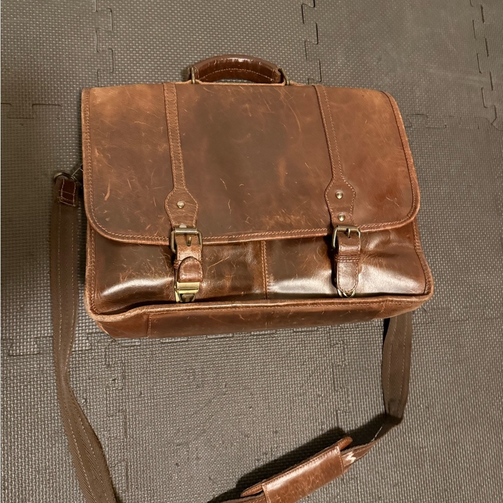 Levinson Buffalo Leather Messenger Bag - Rich Brown - Picture 2 of 16